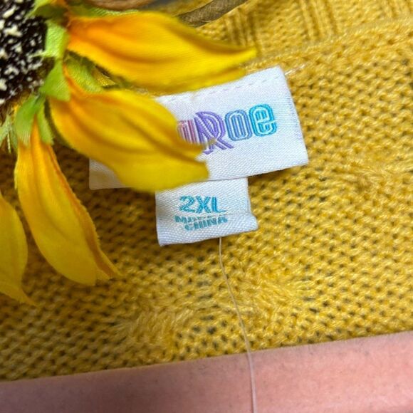 Lularoe Harper Cable Knit Sweater also worn by Christine Brown NWT - Picture 5 of 10